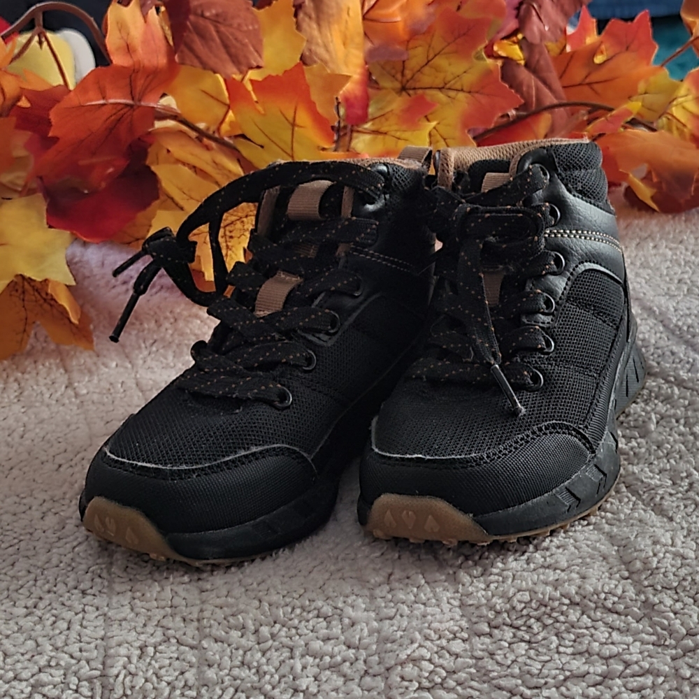 GEERS By Dr. Fam Seek. Boys Black and tan hiking boots. Size 12.